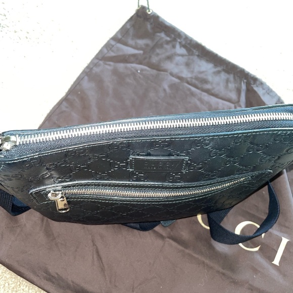 Authentic Gucci Signature Messenger - Picture 7 of 10